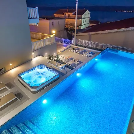Guest house Mandalinic 3*