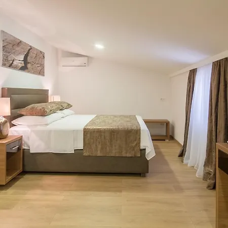 Mandalinic Guest house 3*
