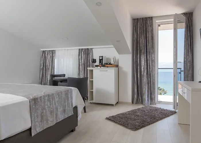 Mandalinic 3* Omiš